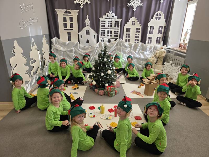 Zapracowane Elfy w Akademii Malucha