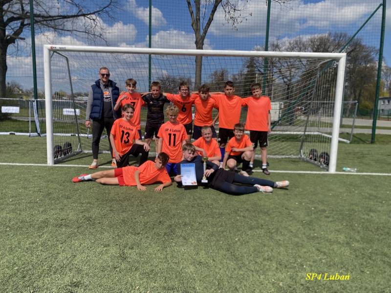 SP4 MISTRZAMI POWIATU W PIŁCE NOŻNEJ